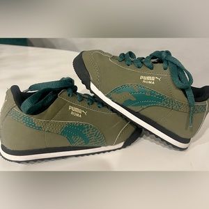 ❤️NWOT PUMA size 7 TODDLER SNEAKERS ❤️
